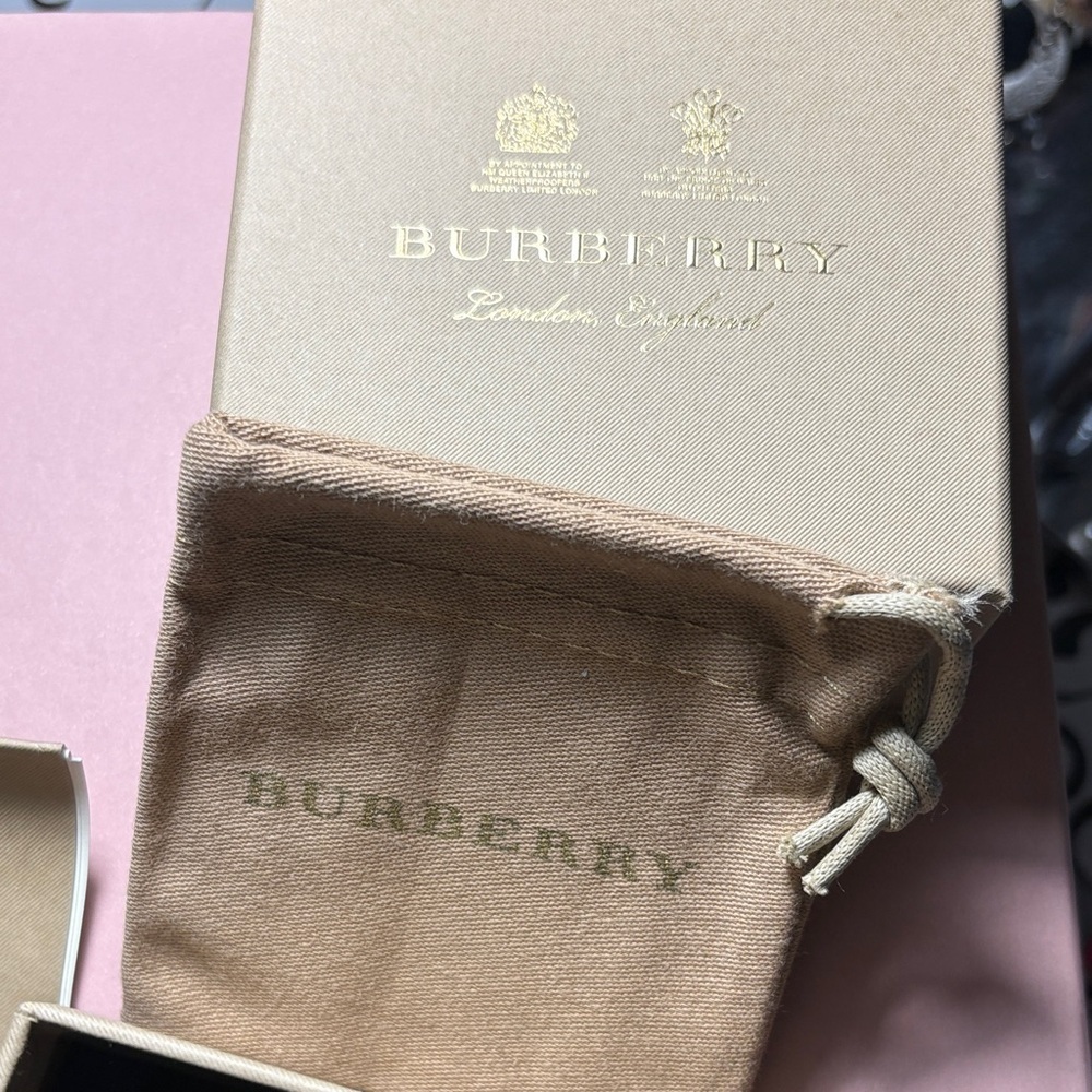 Burberry Silver Pendant with Letter “E” Pouch Tag Box - Picture 5 of 11